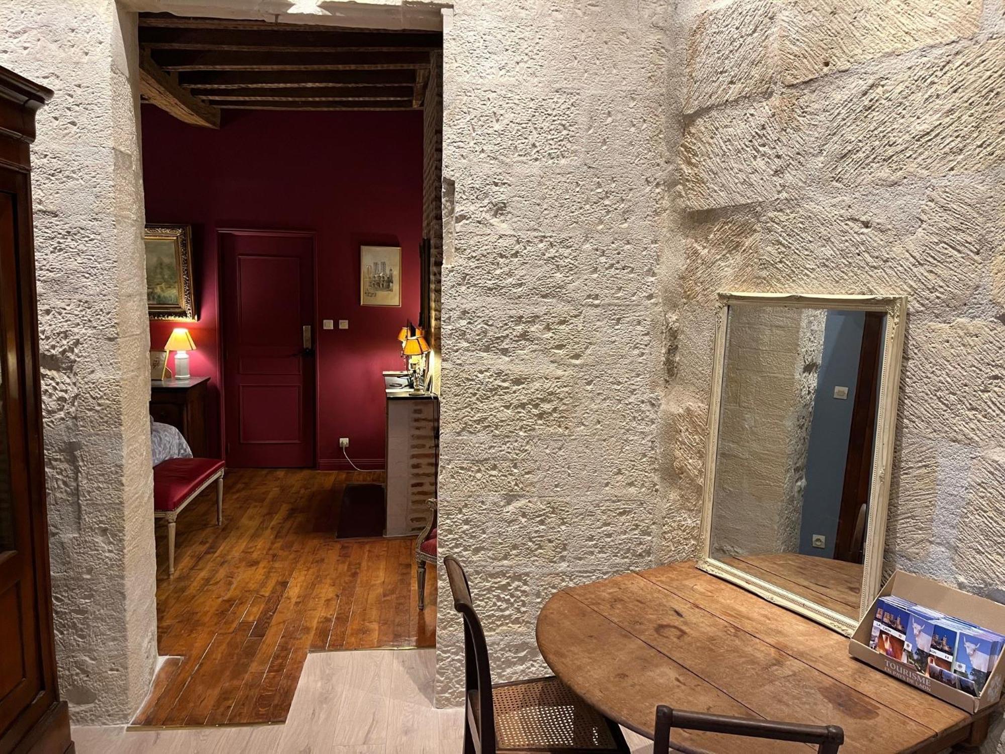 Le Refuge Des Cordeliers Apartment Laon Cameră foto