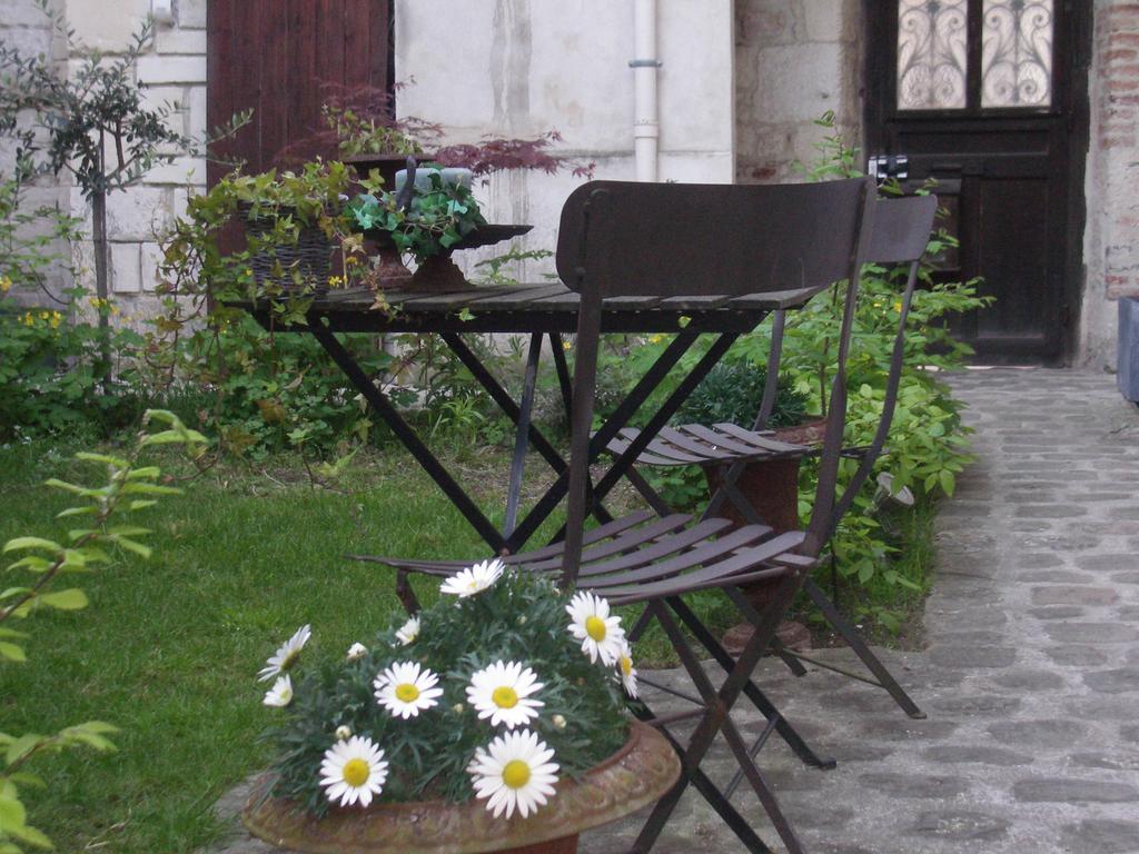 Le Refuge Des Cordeliers Apartment Laon Exterior foto